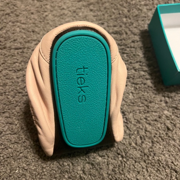 Tieks NEW - Picture 4 of 6